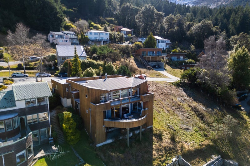 132 Wynyard Crescent, Fernhill, Queenstown - Carousel 2