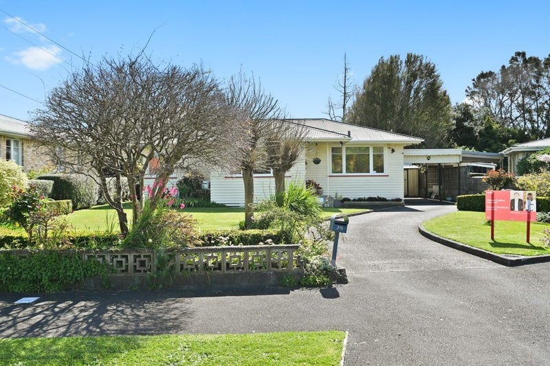 25 Greta Street, Glenview, Hamilton - Carousel 1