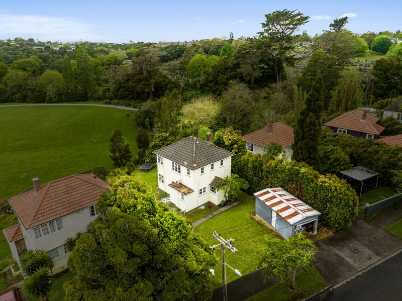 39 Tahapa Crescent, Meadowbank, Auckland - Carousel 1