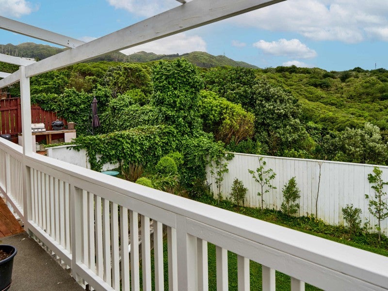 28 Turriff Crescent, Tawa, Wellington - Carousel 1
