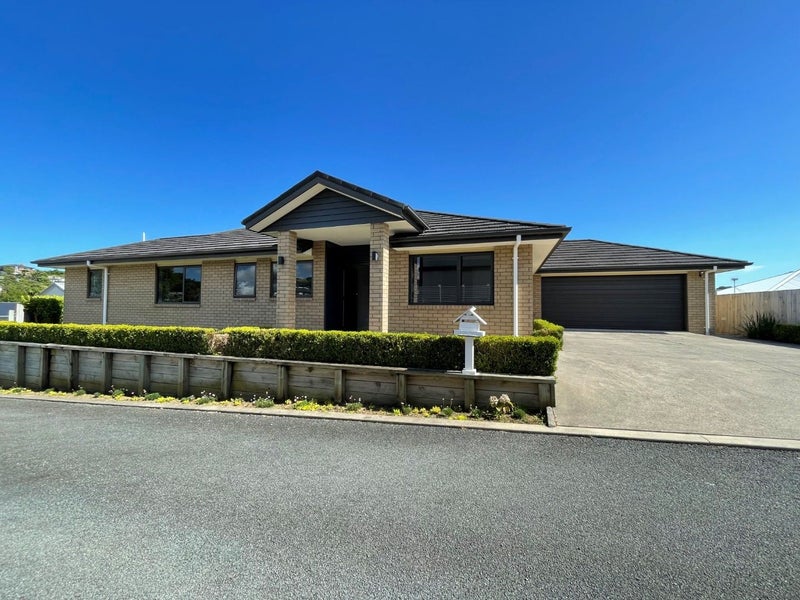 6 Rayner Way, Glen Avon, New Plymouth - Carousel 1