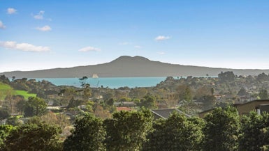 57 Highland Park Drive, Highland Park, Auckland - Carousel 1