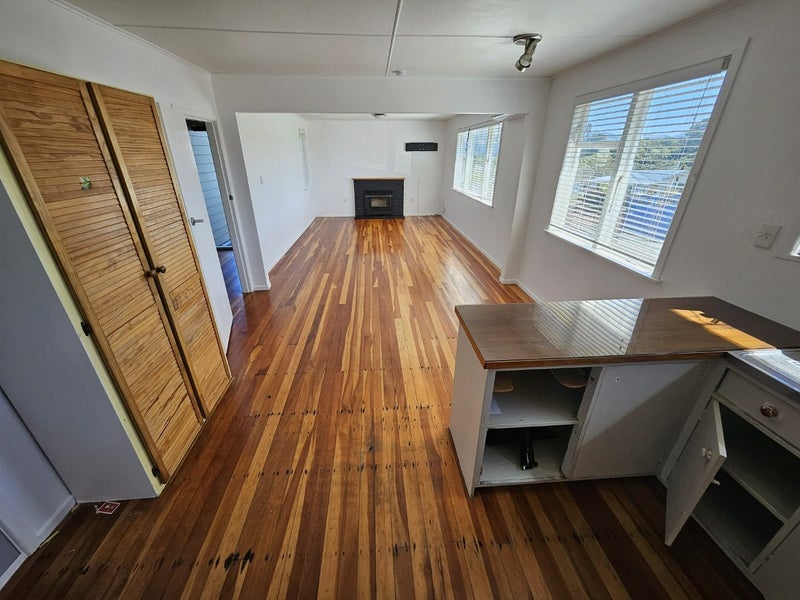 88 Castor Crescent, Cannons Creek, Porirua - Carousel 2