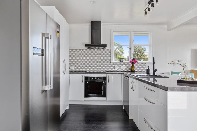 10 Jones Place, Masterton - Carousel 2