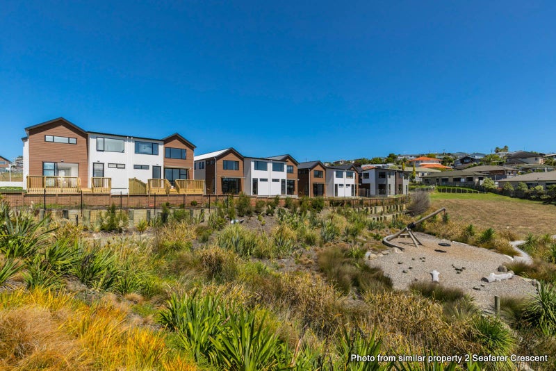 4 Seafarer Crescent, Stanmore Bay, Whangaparaoa - Carousel 1