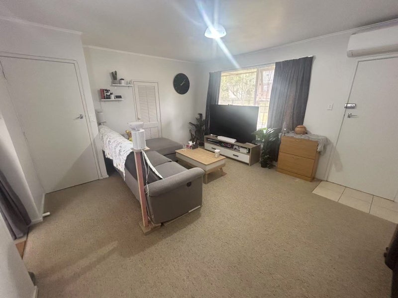 8 Dinglebank Road, Mount Wellington, Auckland - Carousel 1