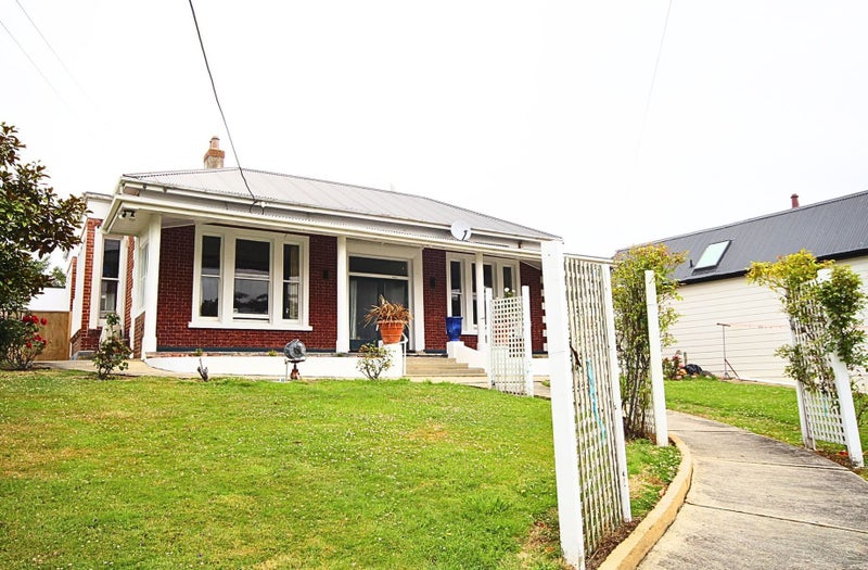 9 Sandringham Street, Saint Clair, Dunedin - Carousel 1