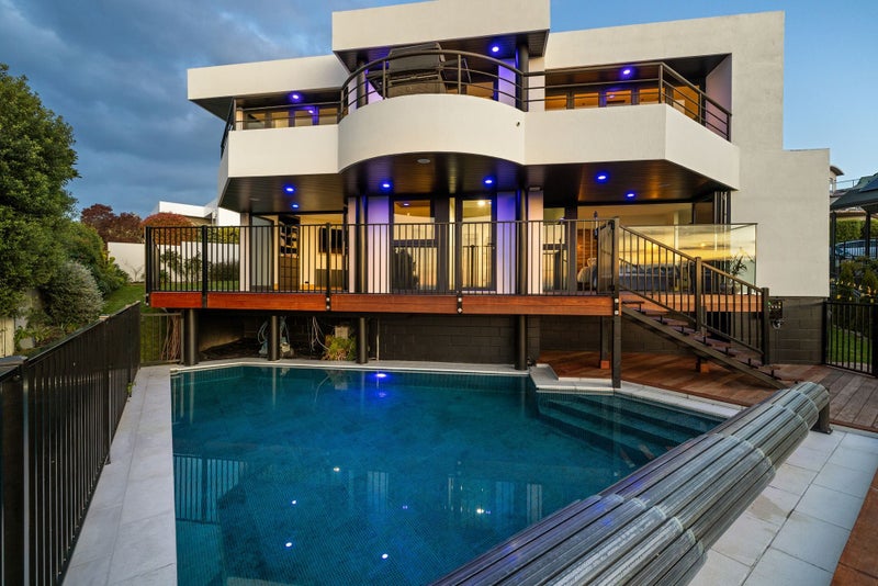 9 Luxton Place, Mount Pleasant, Christchurch - Carousel 1