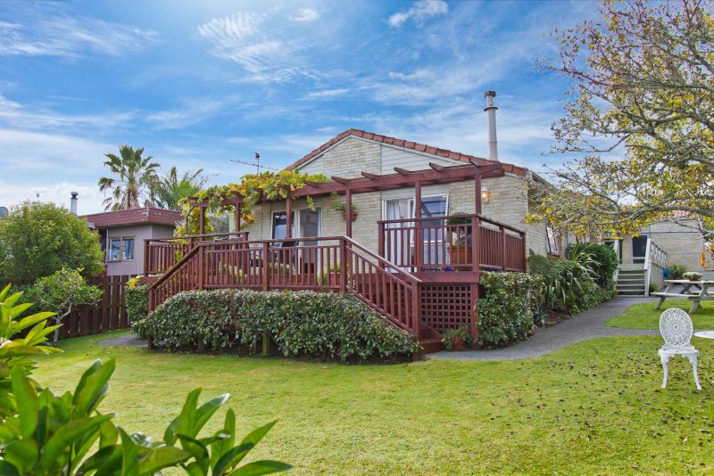 71 Sandspit Road, Shelly Park, Auckland - Carousel 1