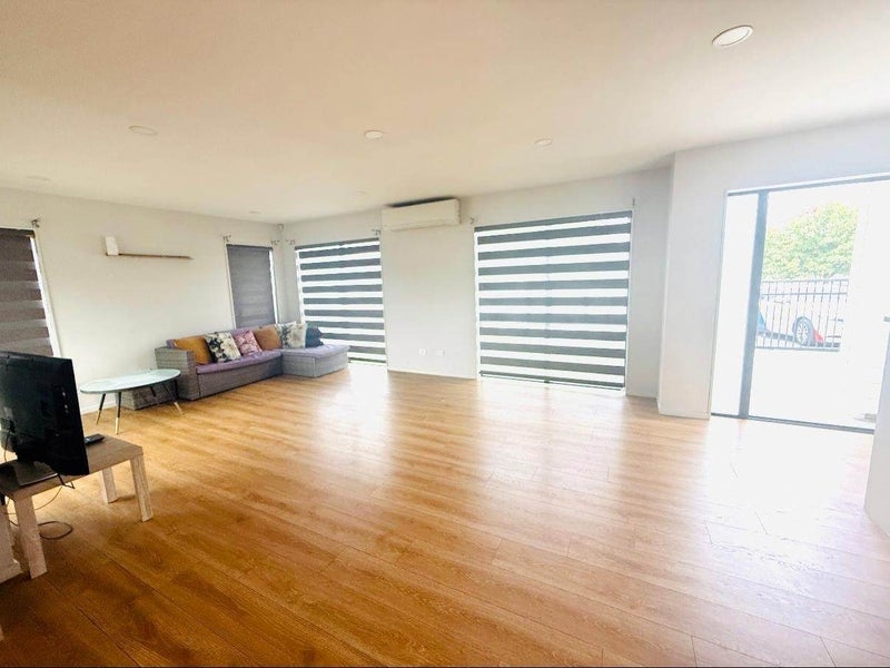 9 Silver Beech Street, Takanini, Auckland - Carousel 2