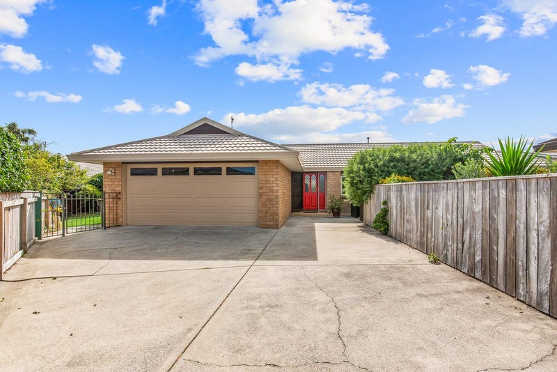 96 Cedar Drive, Paraparaumu Beach, Paraparaumu - Carousel 1