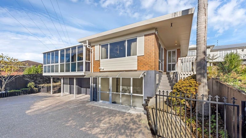 2/4 Fairlea Road, Te Atatū South, Auckland - Carousel 1