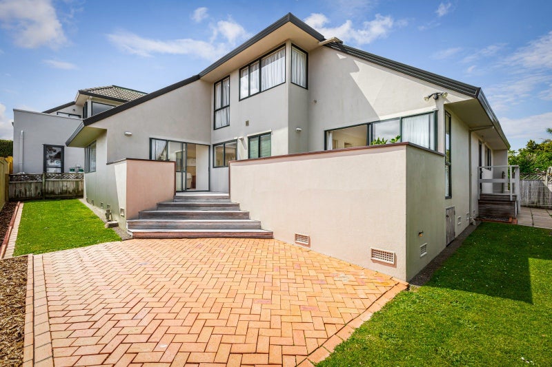 2/12 Richards Avenue, Forrest Hill, Auckland - Carousel 2