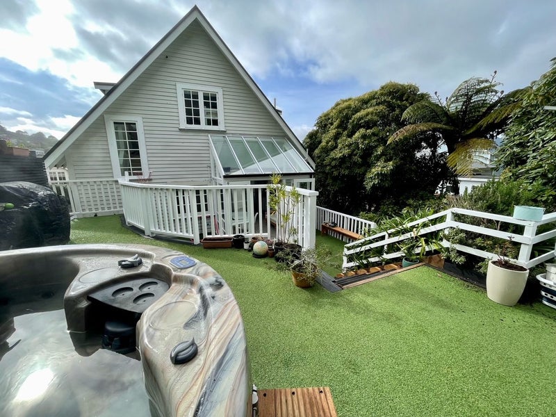 10 Paisley Terrace, Karori, Wellington - Carousel 1