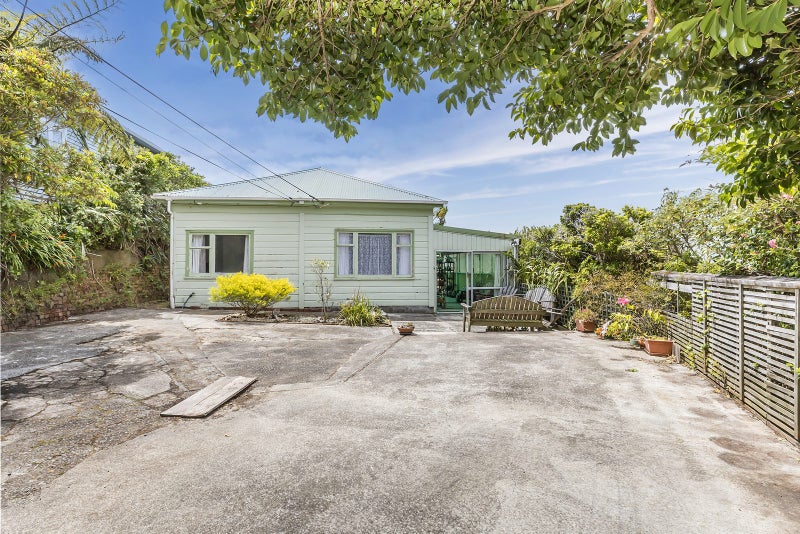 82 Farnham Street, Mornington, Wellington - Carousel 1