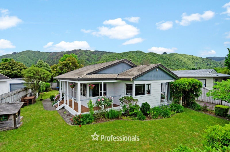 7 Delaware Grove, Totara Park, Upper Hutt - Carousel 1