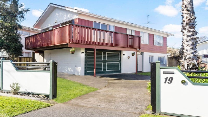 19 Vanbrugh Place, Bucklands Beach, Auckland - Carousel 1