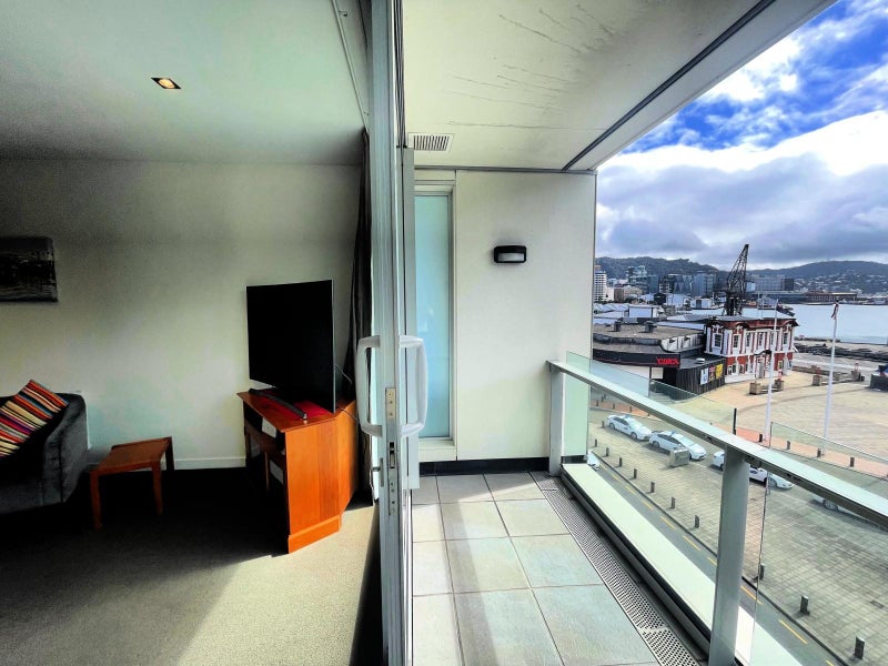 4B/42 Cable Street, Te Aro, Wellington - Carousel 2