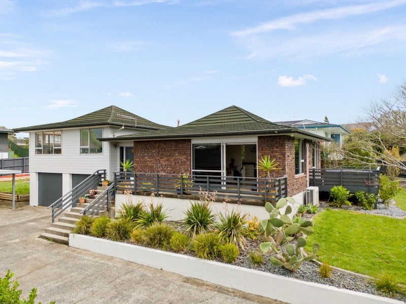 31 Sunnyhills Avenue, Glenview, Hamilton - Carousel 1