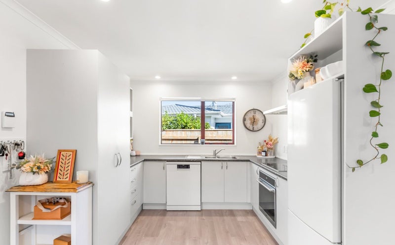 19 Phar Lap Grove, Trentham, Upper Hutt - Carousel 2