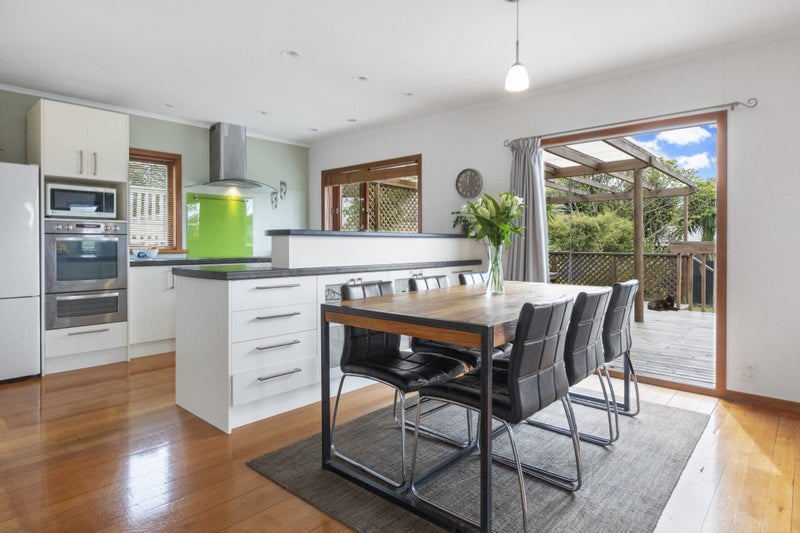 21 Taipari Road, Te Atatu Peninsula, Auckland - Carousel 2