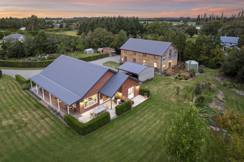 49 Stott Drive, Darfield, Darfield - Carousel 2