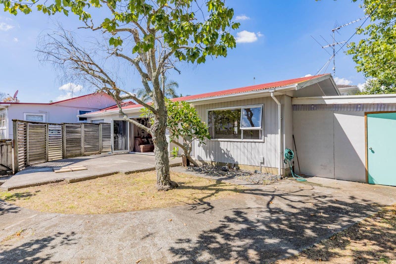 2/62 Taharoto Road, Takapuna, Auckland - Carousel 2