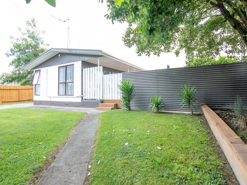 6 Robinson Crescent, Westbrook, Palmerston North - Carousel 26