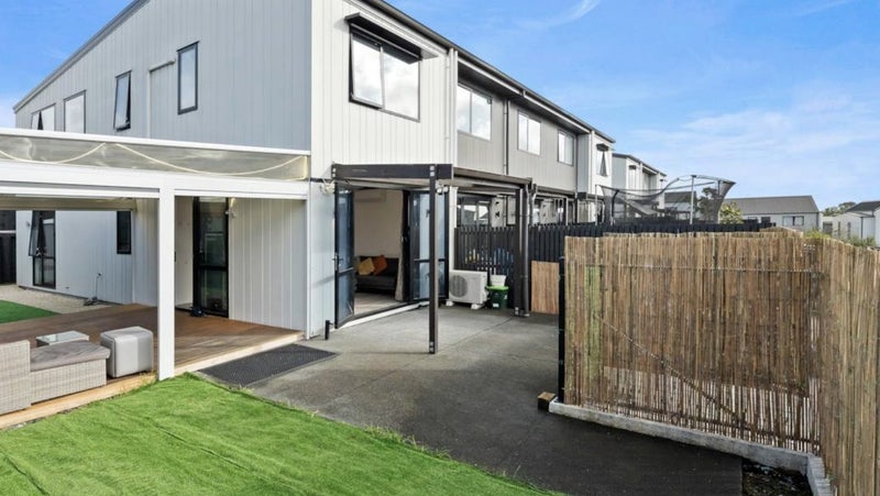 17 Ofanoa Lane, Mount Roskill, Auckland - Carousel 1