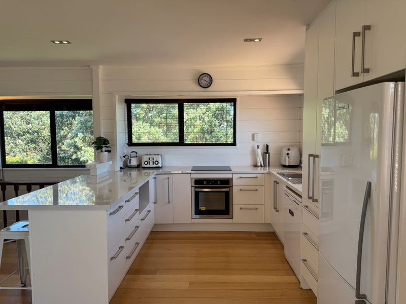 18 Alison Road, Surfdale, Waiheke Island - Carousel 2