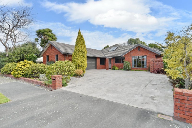 22 Baltimore Green, Shirley, Christchurch - Carousel 1