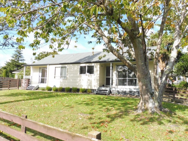 29 Escort Grove, Awapuni, Palmerston North - Carousel 1