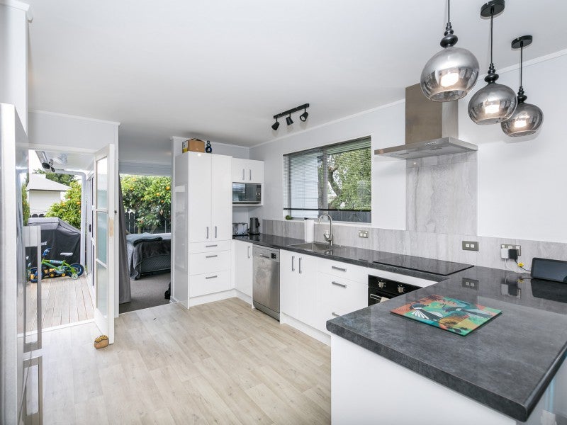 392A Kahikatea Drive, Dinsdale, Hamilton - Carousel 2