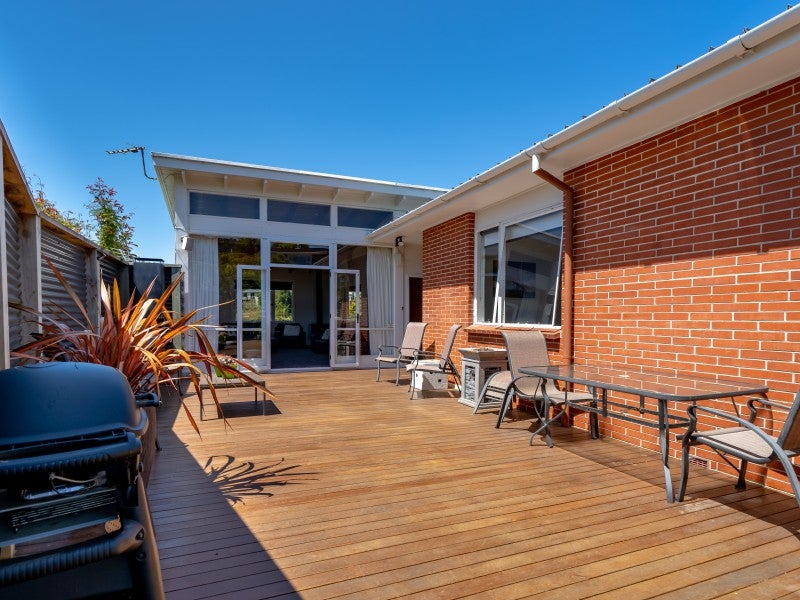 18 Pioneer Crescent, Helensburgh, Dunedin - Carousel 2