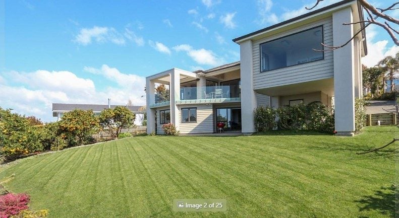 1A Burford Place, Mellons Bay, Auckland - Carousel 2