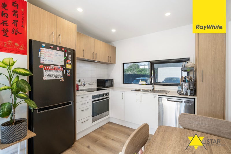 3/2 Stokes Avenue, Te Atatu Peninsula, Auckland - Carousel 2