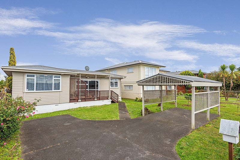 180 Te Atatu Road, Te Atatu South, Auckland - Carousel 1