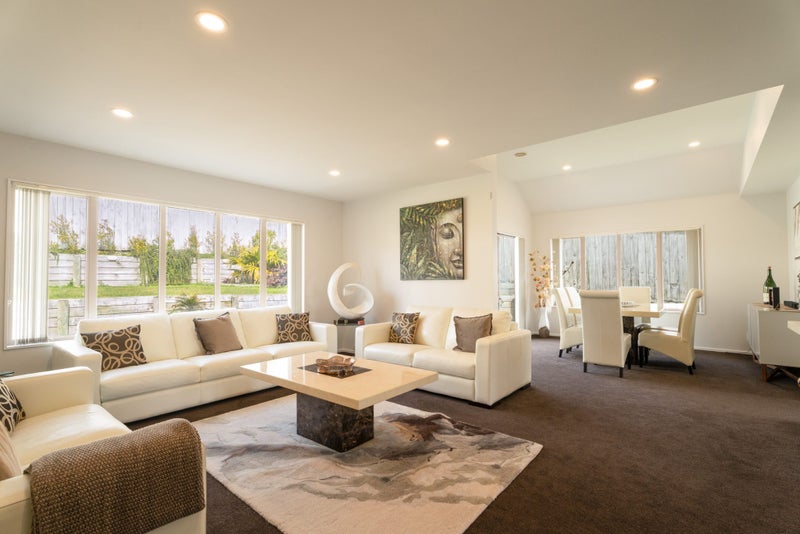 8 Neston Grove, Churton Park, Wellington - Carousel 2