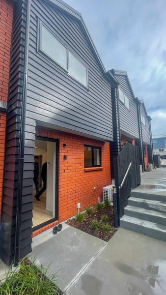 14/13 Brough Road, Manurewa East, Auckland - Carousel 1