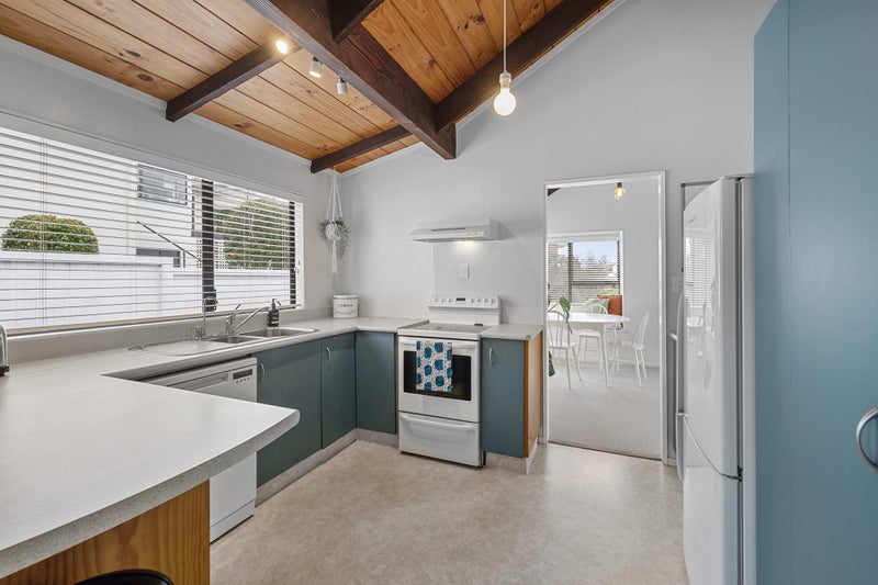 7 Caledonia Place, Highlands Park, New Plymouth - Carousel 2