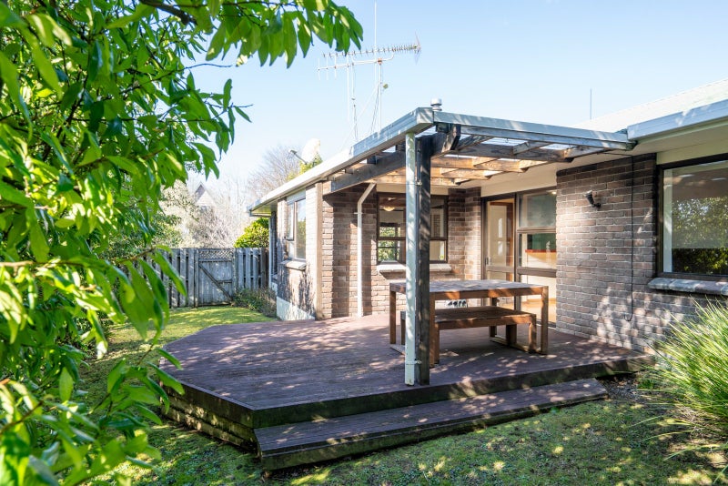 3 Marlowe Drive, Leamington, Cambridge - Carousel 1