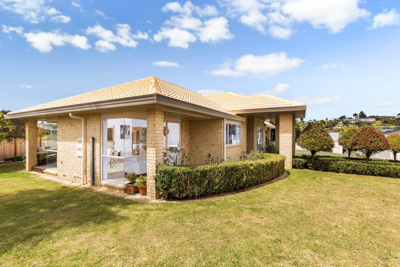 3 Vermeer Place, West Harbour, Auckland - Carousel 2