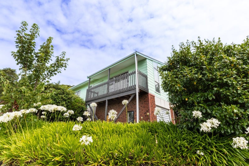 11 Nalanda Crescent, Broadmeadows, Wellington - Carousel 1