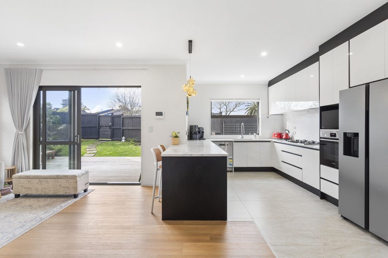 30A Birman Close, Half Moon Bay, Auckland - Carousel 2