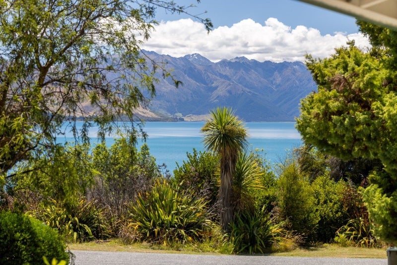 28 Flora Dora Parade, Wanaka - Carousel 2