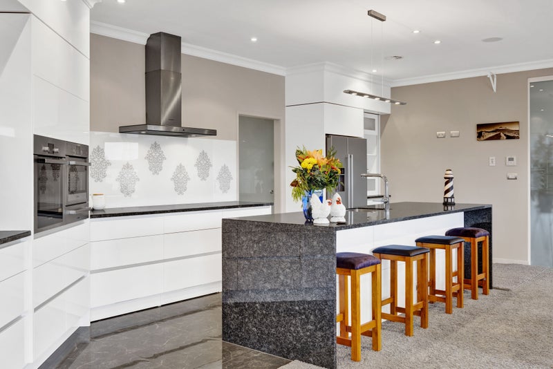 4 Honeyfield Drive, Whalers Gate, New Plymouth - Carousel 2