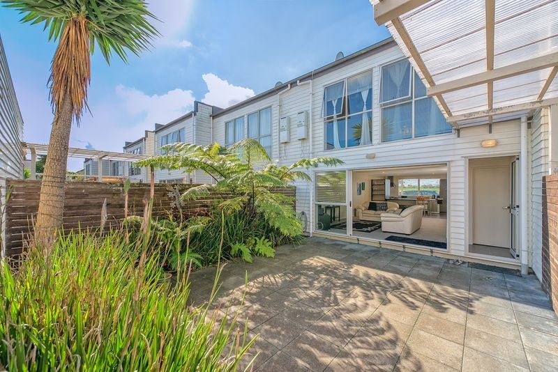 24 Zabeel Crescent, Takanini, Auckland - Carousel 1