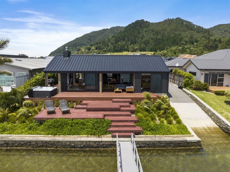 109 Motu Iti, PAUANUI, HIKUAI - Carousel 1