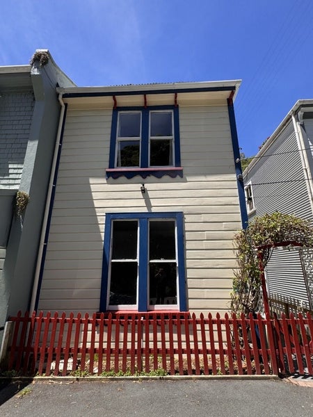 19 Holloway Road, Aro Valley, Wellington - Carousel 1