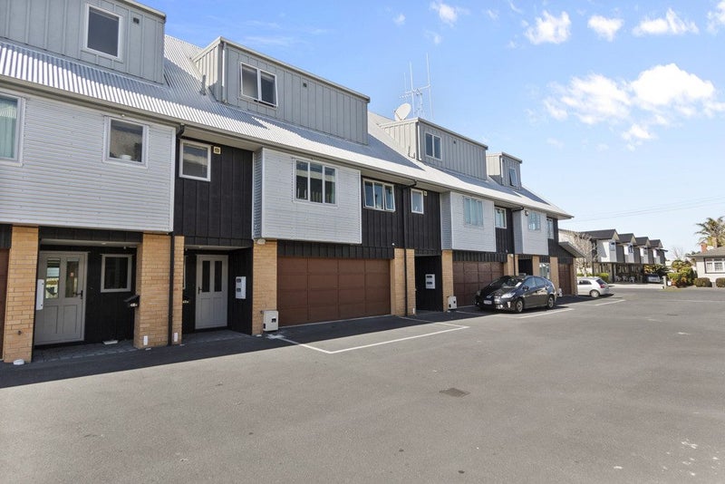 43B Cook Street, Hamilton East, Hamilton - Carousel 1